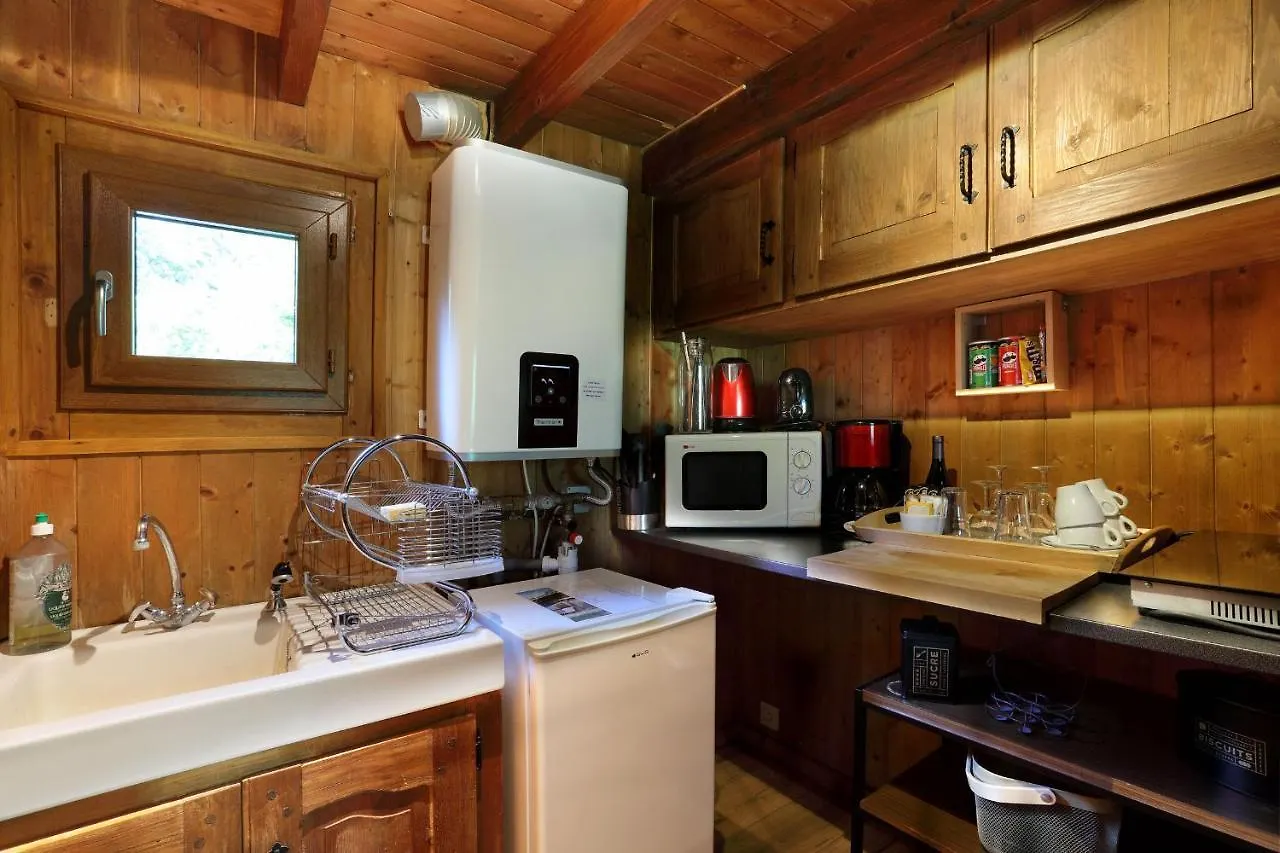 Les Lodges De Babylone Larringes Hotel